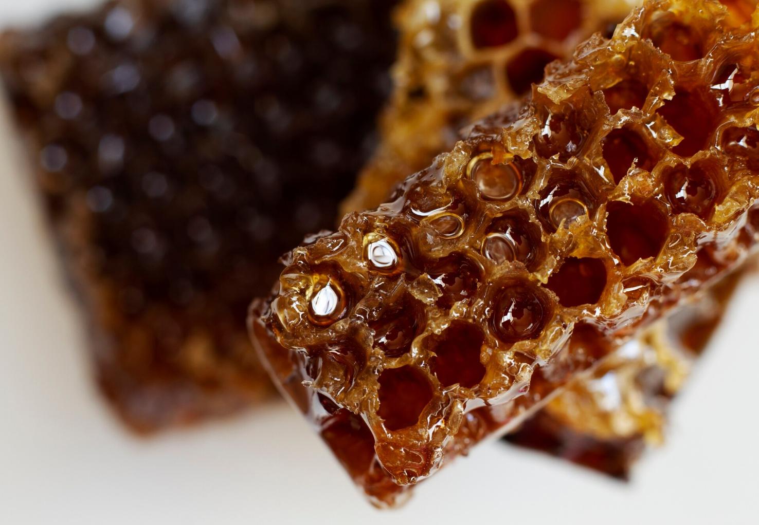 Como usar cera de abelha em casa: 15 formas criativas e úteis