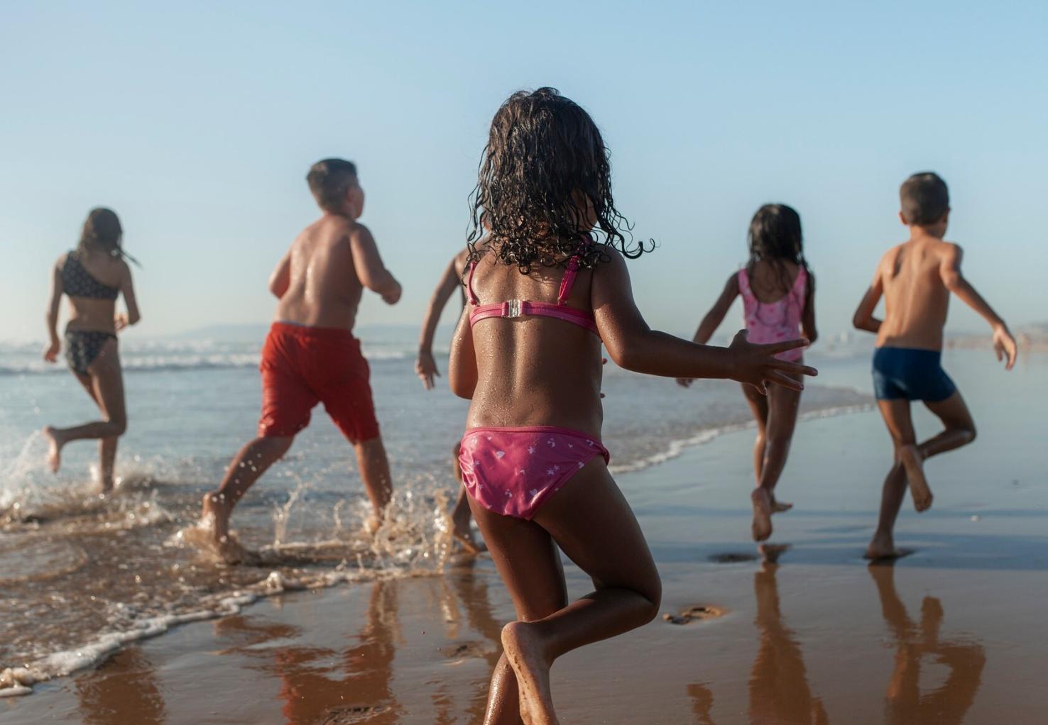 Férias de Verão 2025: 5 destinos ideais para viajar com crianças em Portugal